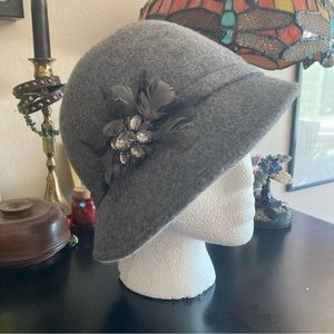 *SOLD* Pins and Needles 1920’s Style Cloche Hat Grey Brooch 20s Flapper Vintage